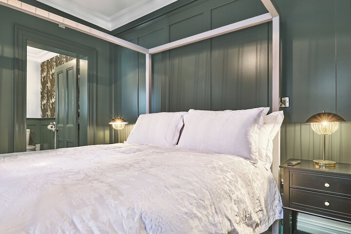 Room 2 of 29
