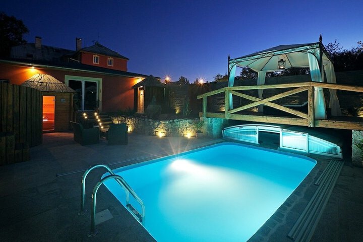 Pool 51 of 75