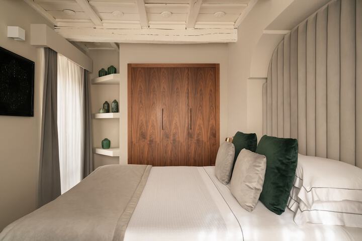 Room 33 of 111