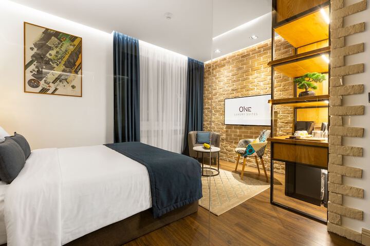 Room 27 of 74