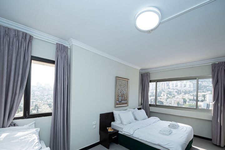 Room 12 of 123