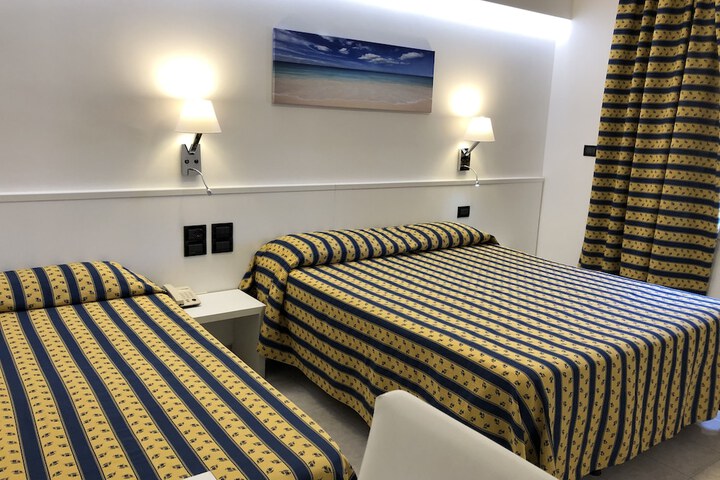 Room 7 of 51