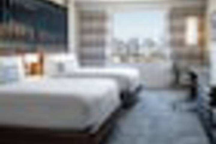 Room 53 of 285