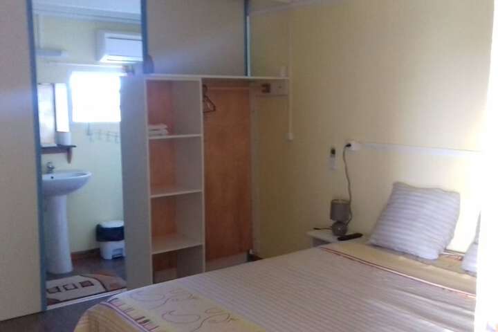 Room 4 of 28