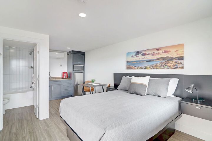 Room 10 of 11
