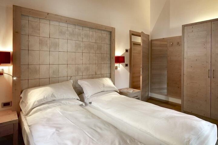 Room 8 of 38