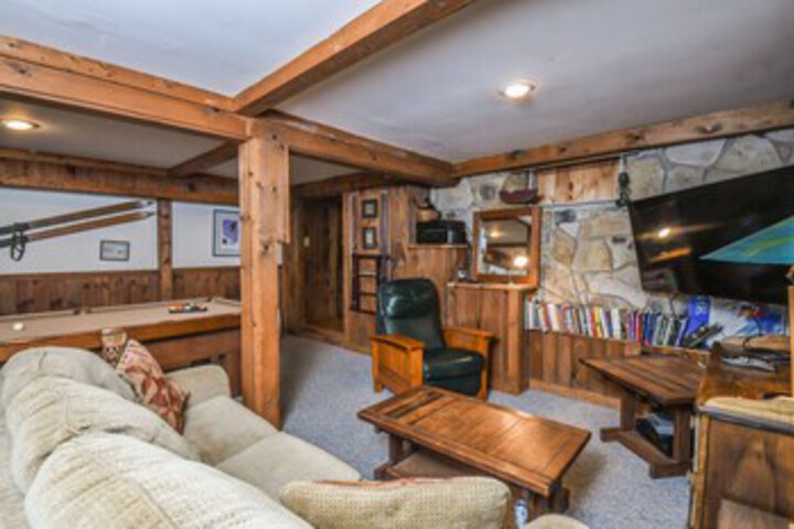Room 8 of 33
