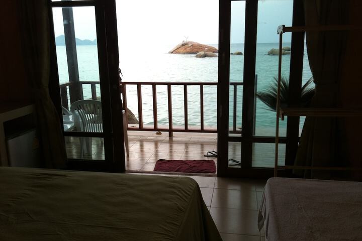 Room 3 of 32