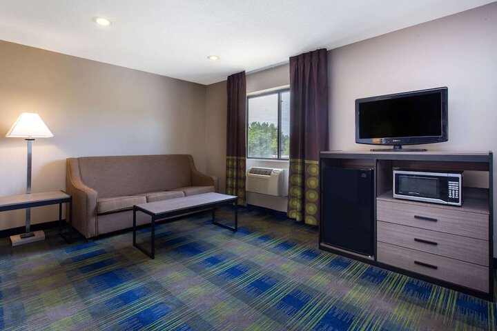 1 Queen Bed (1 of 9)