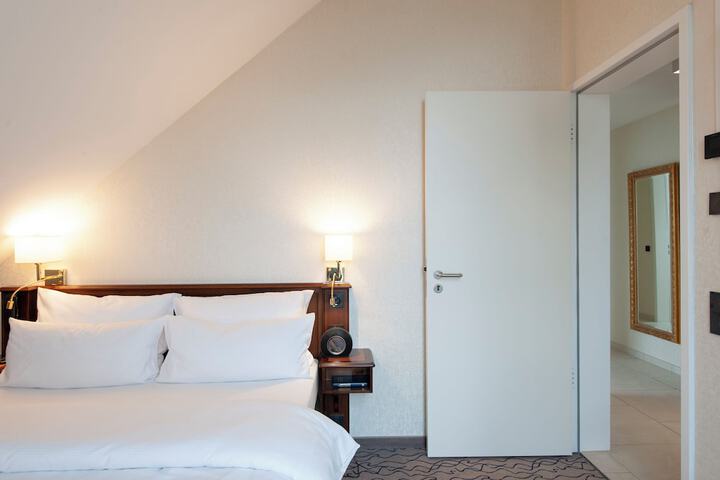 Room 35 of 84