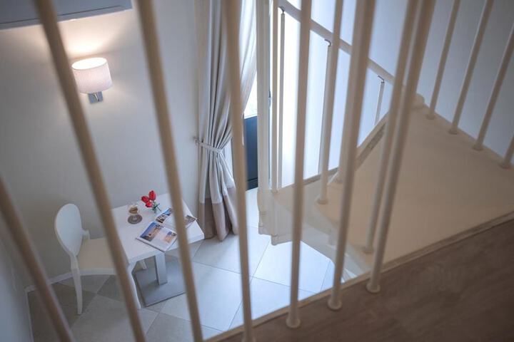 Room 10 of 40