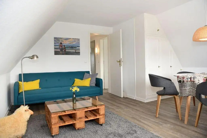 Room 2 of 10