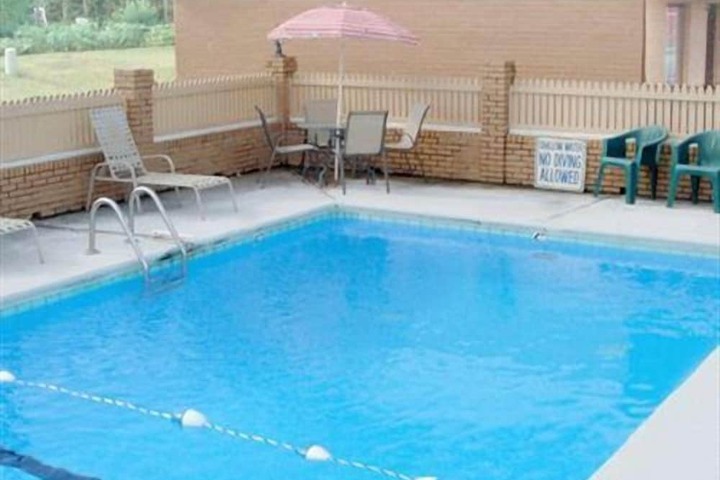 Hotel Pool