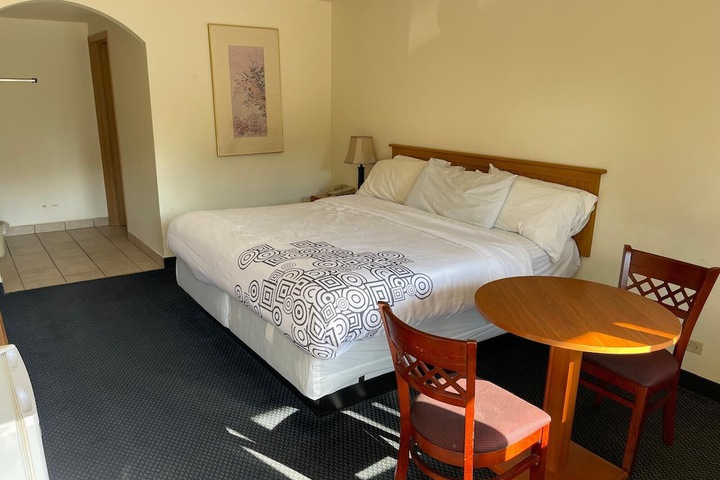 Room 10 of 23