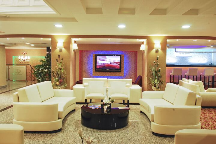 Entrance & Lobby