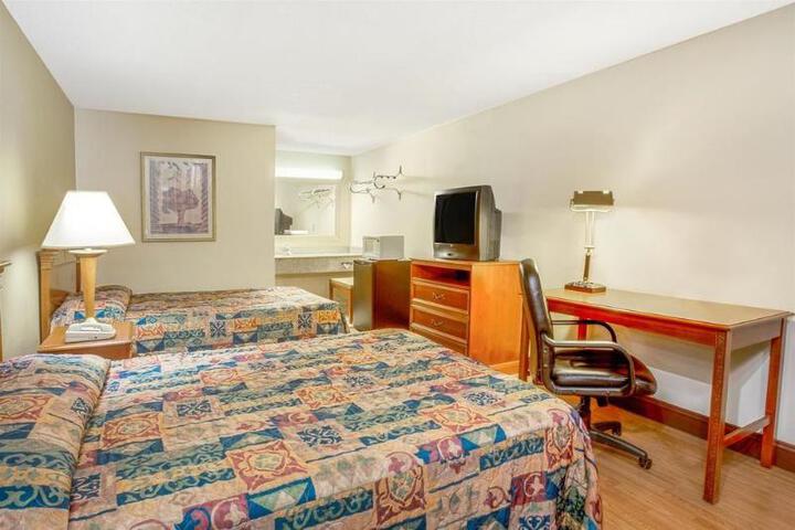1 King Bed Deluxe Room (7 of 11)