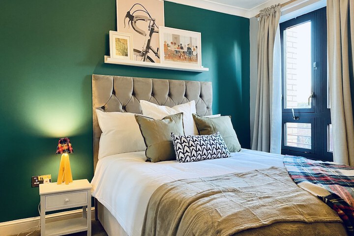 Room 2 of 12