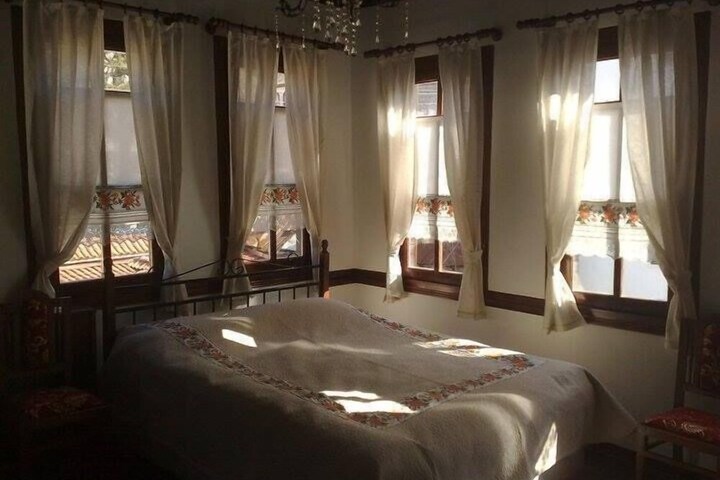 Room 8 of 15