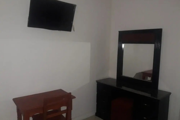 Room 6 of 11