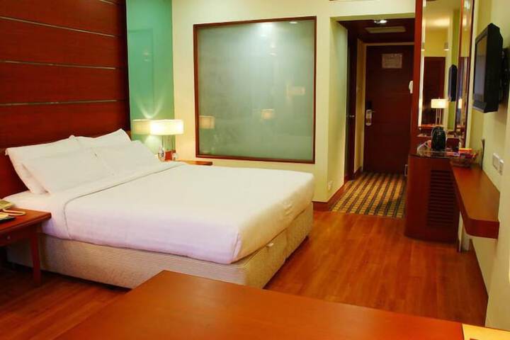 Room 53 of 120