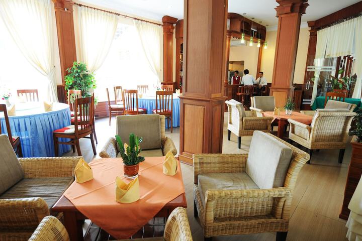 Lounge 59 of 79