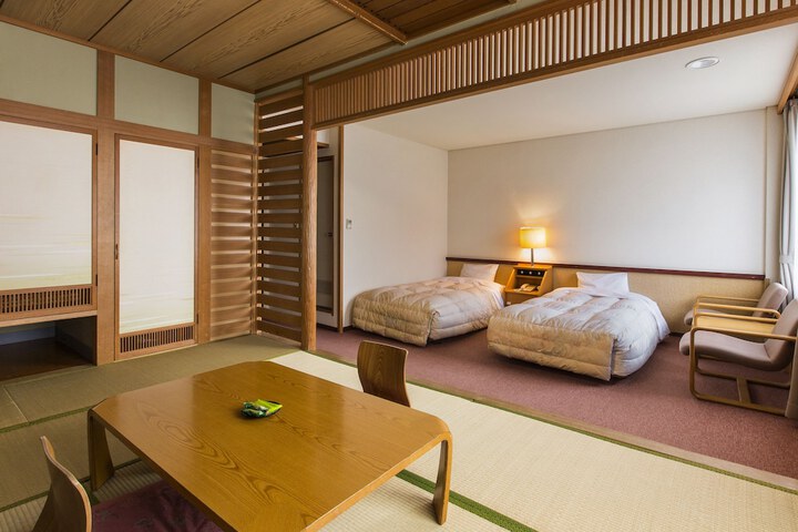 Room 13 of 83