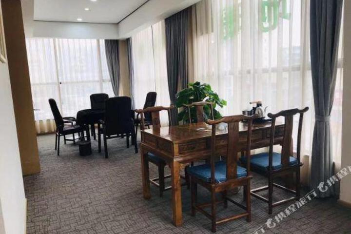 Renshou Huayi Boya Hotel (Wanda Plaza Branch)