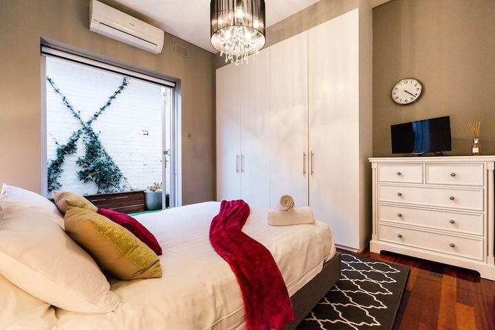Room 3 of 16