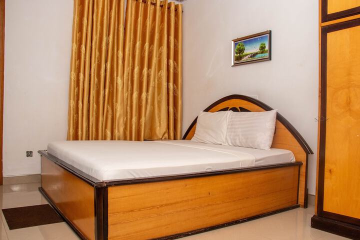 Room 10 of 20