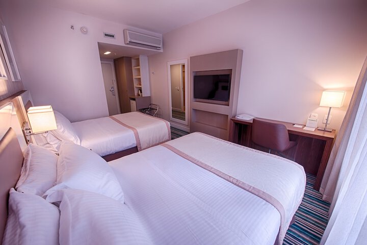 Room 4 of 74