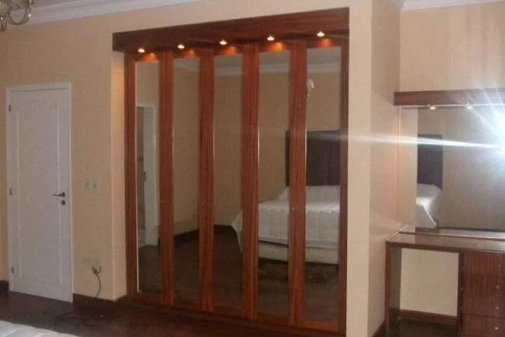 Room 5 of 10