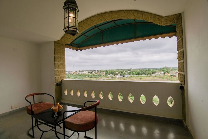Room 4 of 40