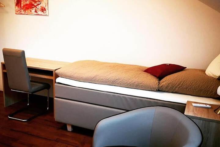Room 12 of 38