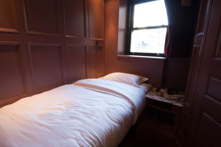 Room 2 of 69