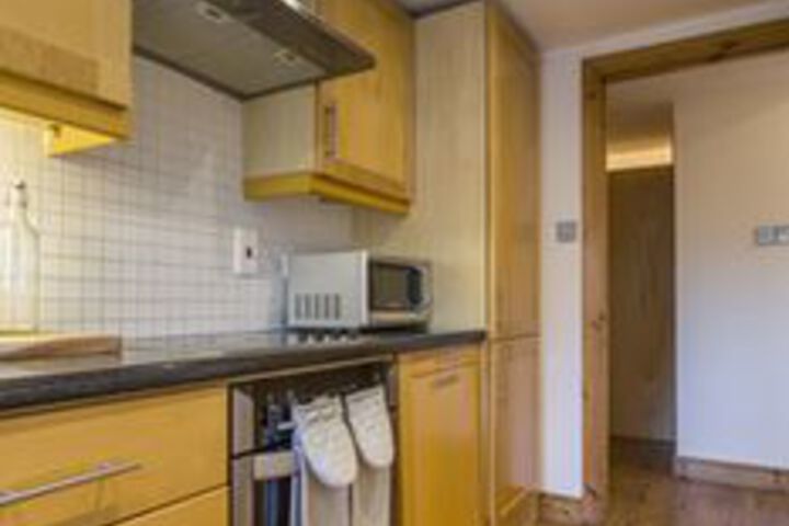 Room 9 of 16