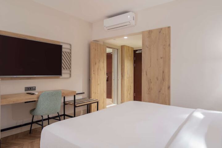 Room 13 of 167