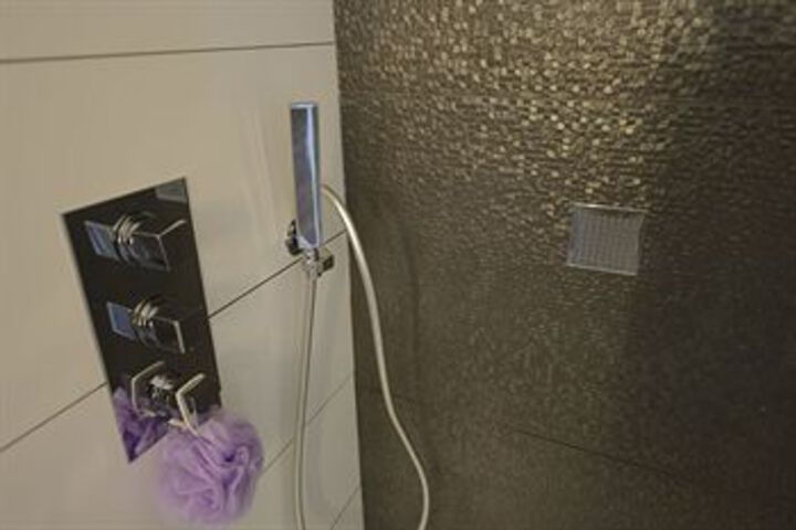 Room 3 of 40