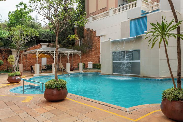 Hotel Pool