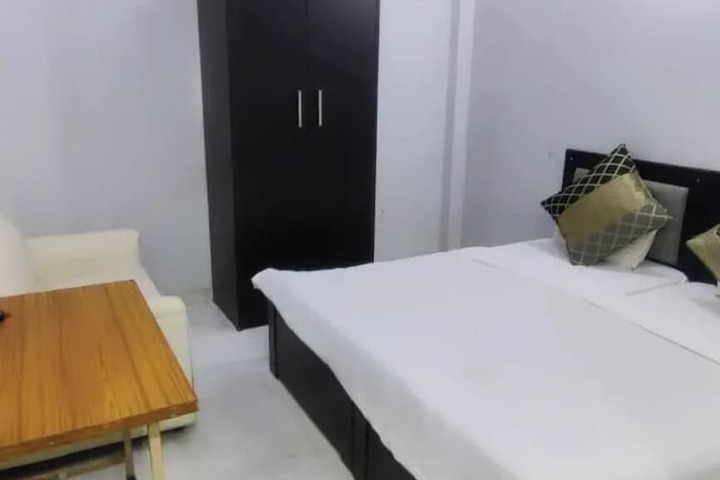 Room 4 of 5