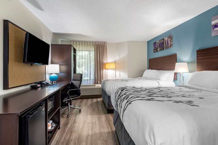 Queen Bed Accessible (6 of 13)