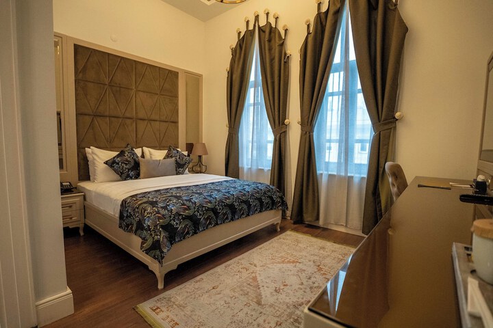 Room 9 of 34