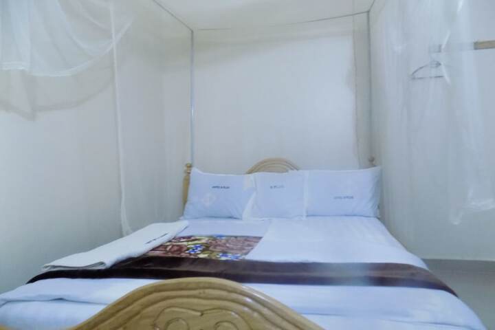 Room 13 of 37