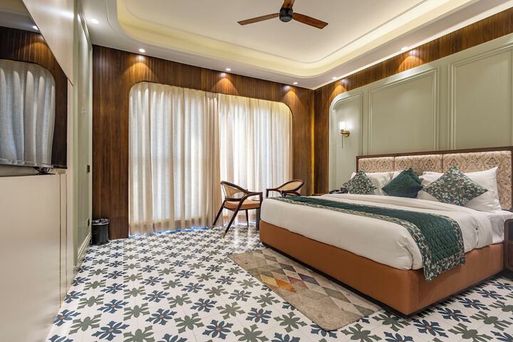 Room 9 of 25
