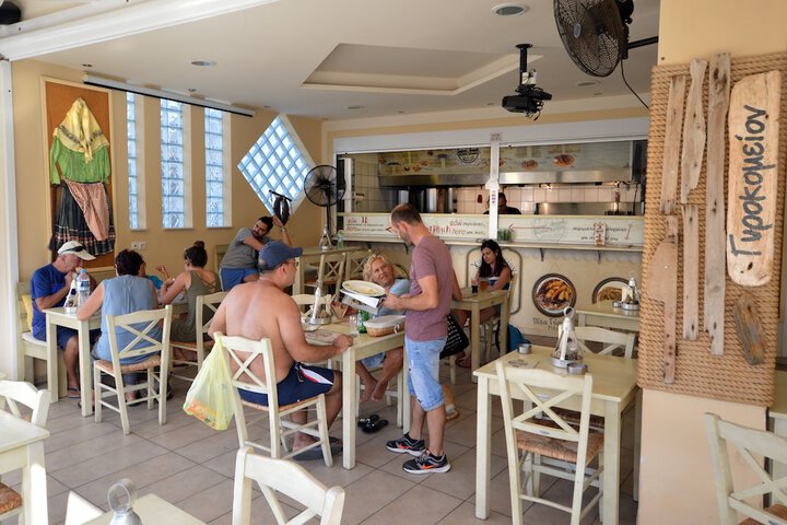 Dining 35 of 46