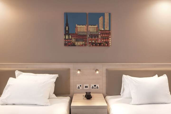 Room 8 of 38