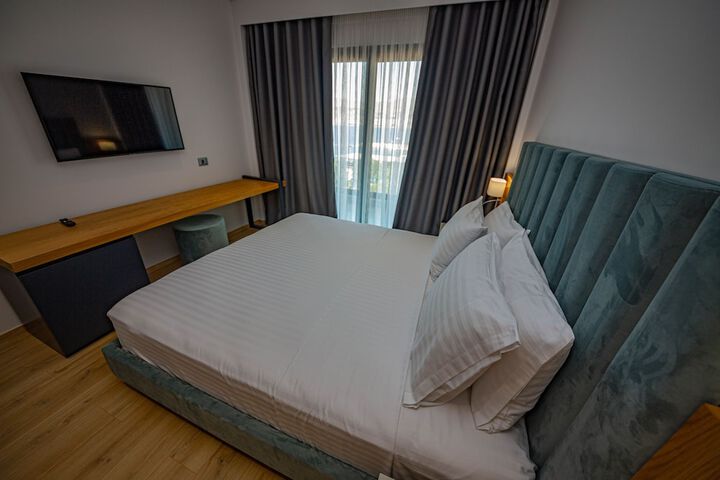 Room 6 of 47