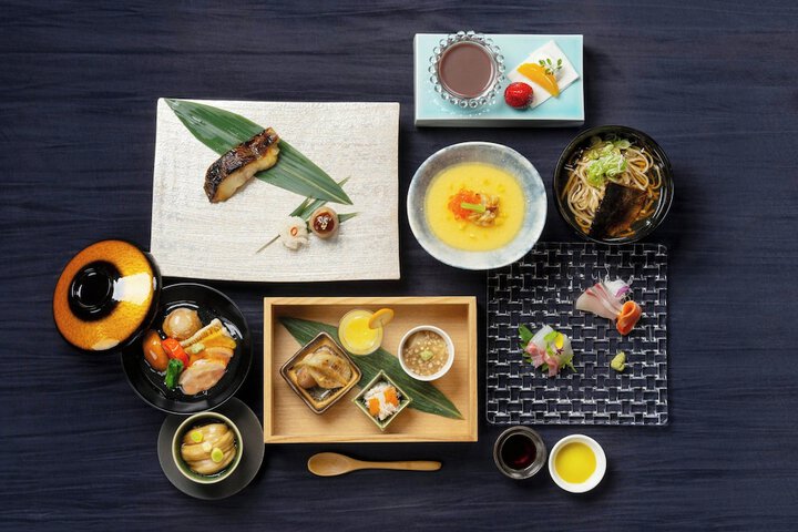Dining 60 of 86