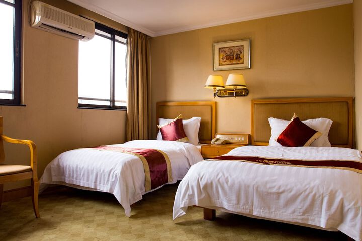 Room 15 of 48
