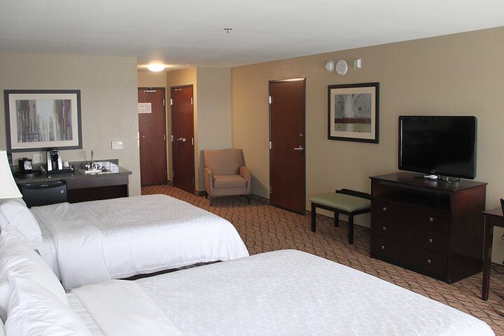 Standard 2 Queen Beds Accessible (9 of 31)