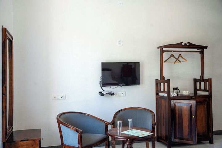 Room 7 of 9